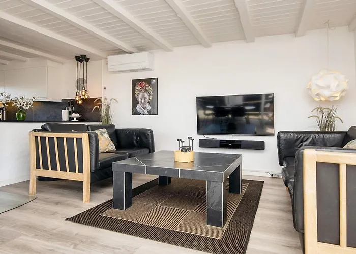 Seaside Charm In Rindby Feriehus *